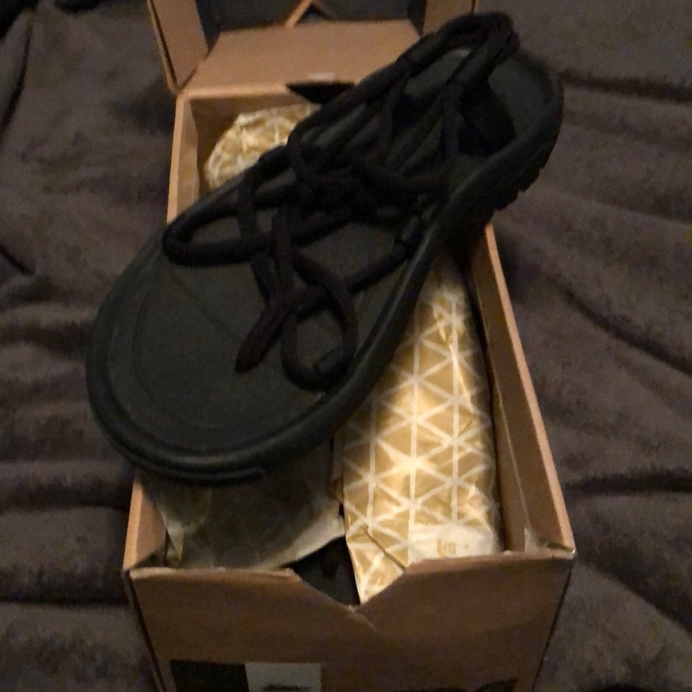 Women’s Teva hurricane sandals 10